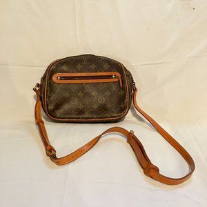 Authentic LOUIS VUITTON Crossbody/Shoulder Bag (GREAT CONDITION)
